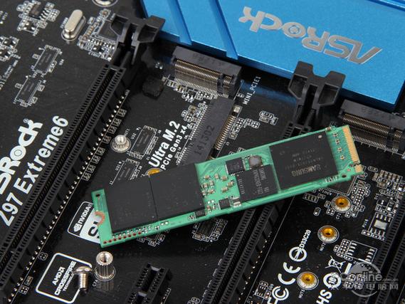 主板处理器插槽与内存规格细节