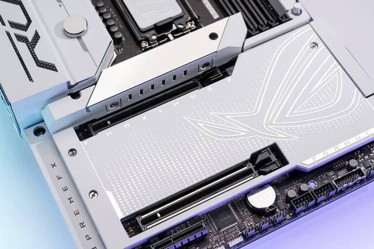 高端主板冷却系统细节