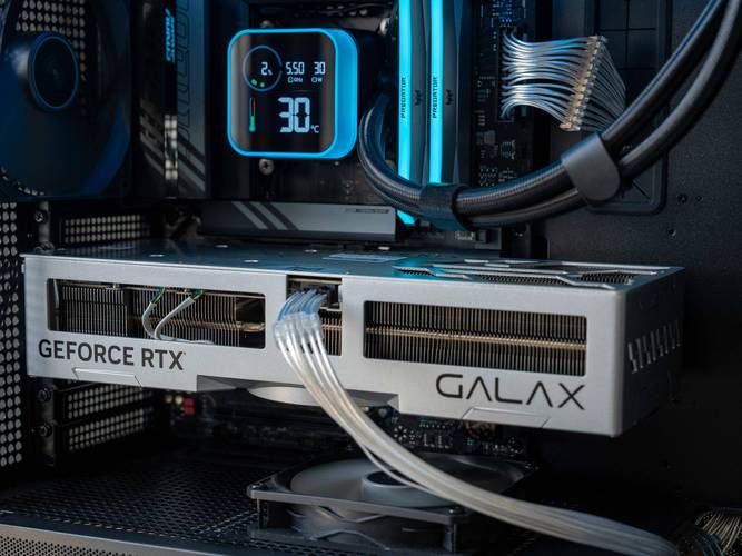 主板CPU插槽与组件细节