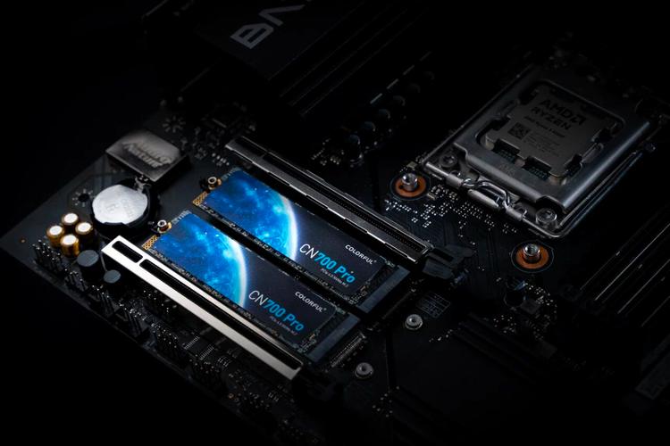 主板散热装甲与 RGB 灯效