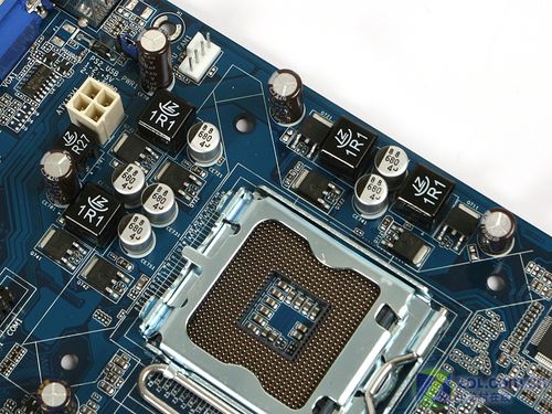 主板电路板细节展示