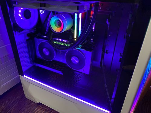 主板核心芯片组与内存插槽细节