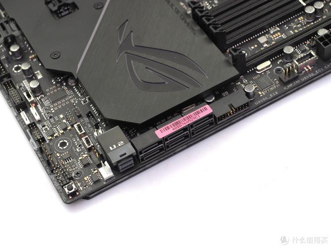 主板散热与RGB灯光