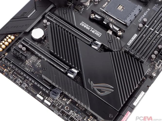 PCIe插槽与内存插槽细节