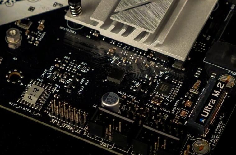 主板购买与兼容配置场景