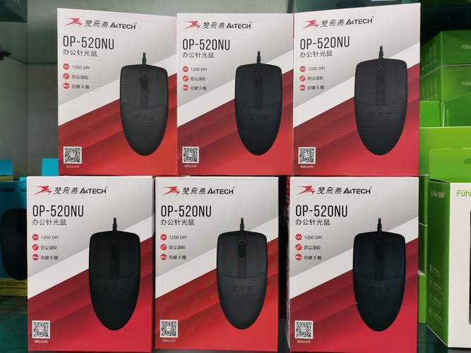 鼠标在鼠标垫上移动进行性能测试