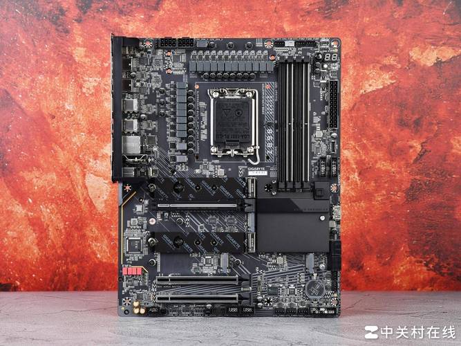 主板 PCIe 与存储接口扩展展示