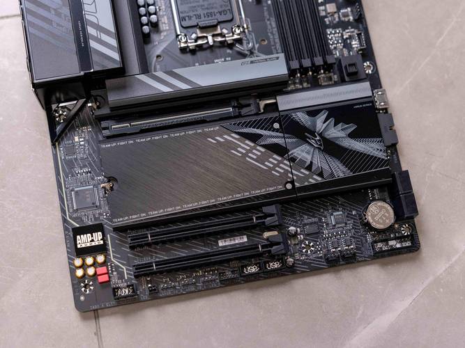 技嘉 Z890 UD 电路板细节特写