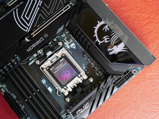 主板散热与RGB灯效