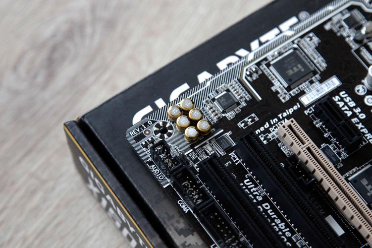 技嘉 X150-PLUS WS 评测：2015 年专业工作站级 ATX 主板，Intel C232 平台稳定之选