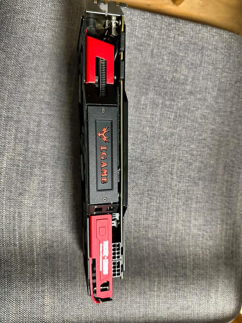 PCIe 插槽和存储接口