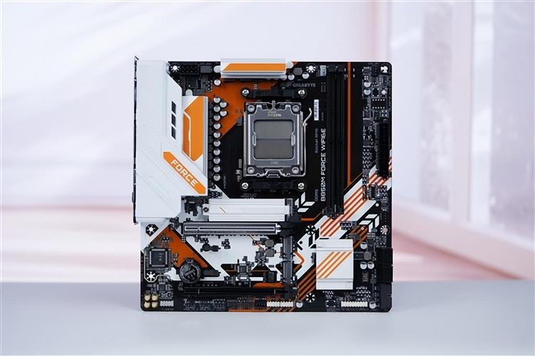 主板 CPU 插槽与内存槽细节