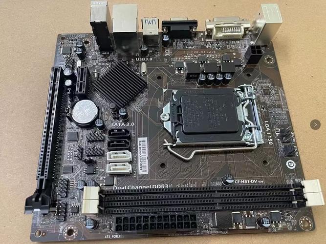 Micro ATX 主板整体外观