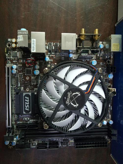 微星 B250I PRO Mini-ITX 主板评测：紧凑空间里的可靠选择