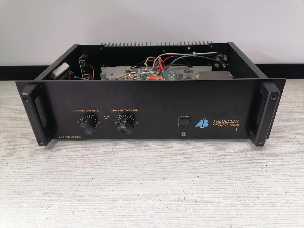 功放连接音箱进行声音测试