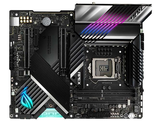 Z590 主板 PCIe 与 M.2 扩展布局