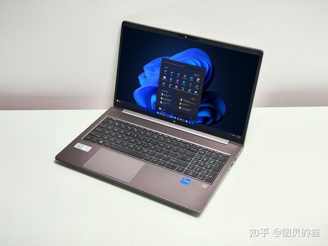 商务办公场景中的鼠标