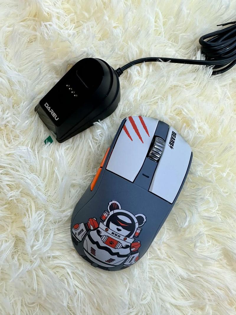 gaming mouse in action