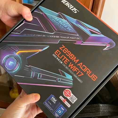 RGB 灯光下的游戏主板近景