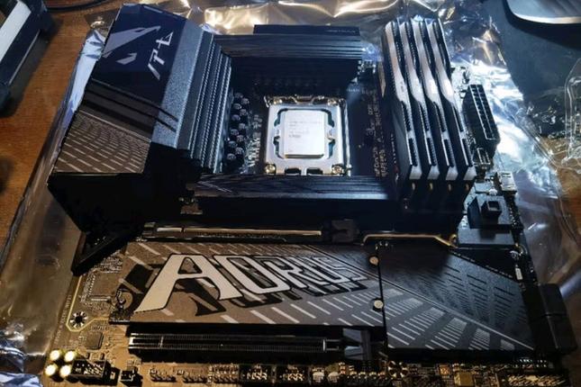 主板核心规格与接口细节