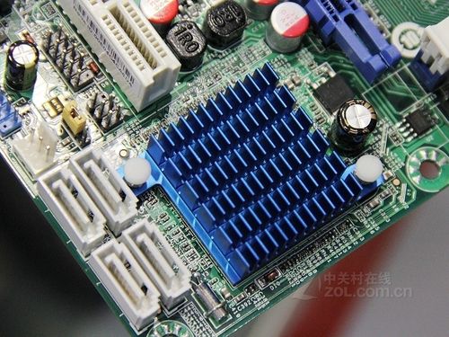 主板散热与电源区域