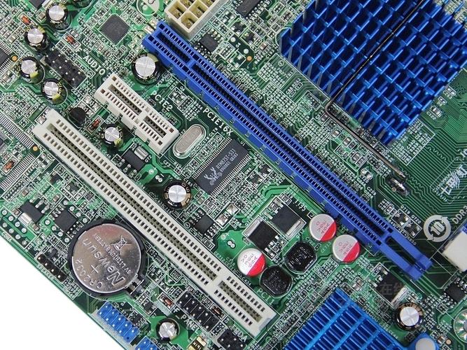 绿色主板整体视图