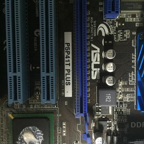 主板接口与扩展槽细节