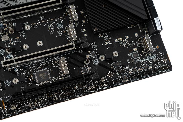 暗光环境下的电脑主板特写