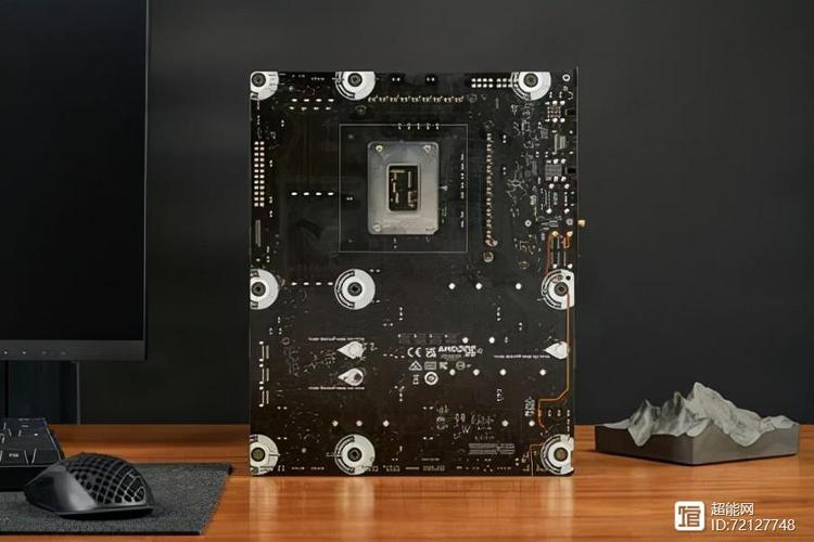 CPU 散热器与主板冷却系统