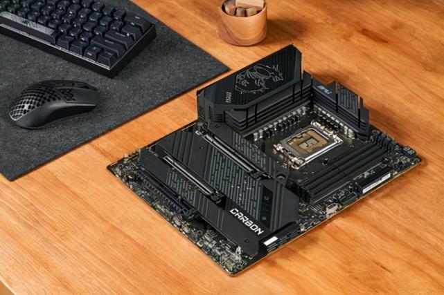 现代电脑主板整体外观