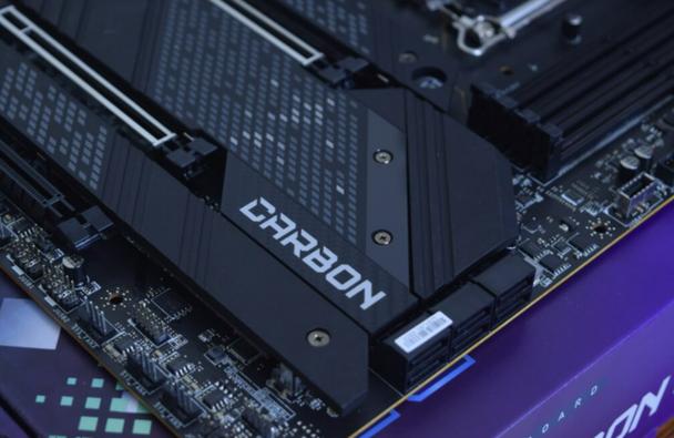 主板暗光散热细节