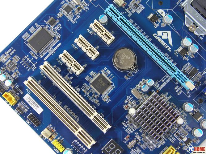 主板CPU插槽和内存槽布局