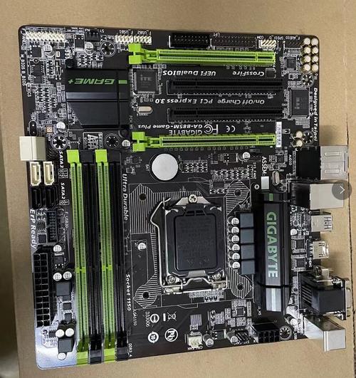 LGA 1150 CPU 插槽特写