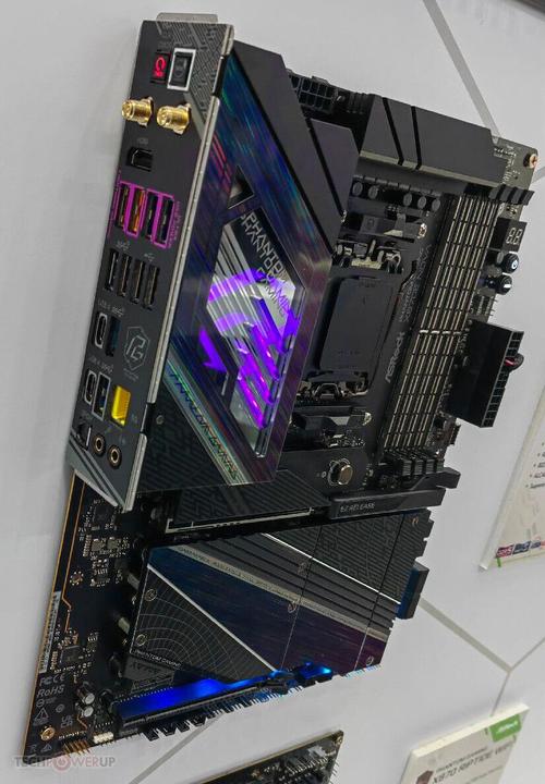 主板 VRM 与散热系统细节