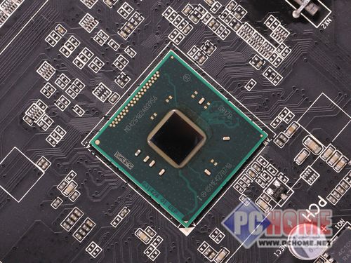 主板供电与散热片细节