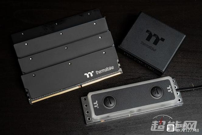 散热器在内存模块上工作