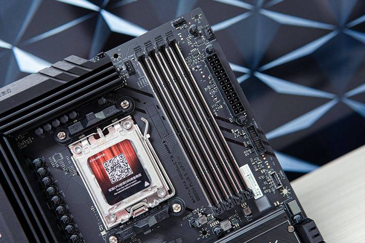 处理器与主板协作运行