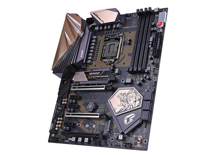 主板 M.2 与 PCI-E 扩展槽细节