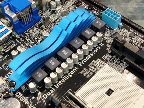 电脑主板散热系统特写