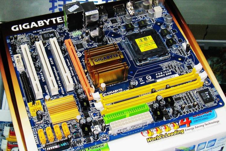 DDR3 内存插槽与扩展接口