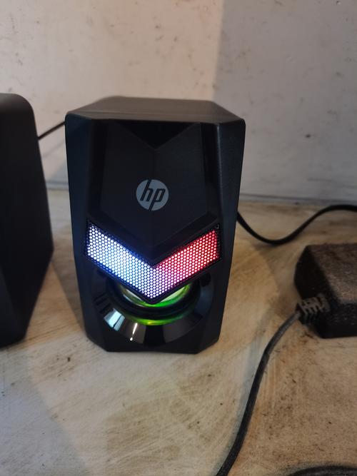 桌面音箱斜角摆放