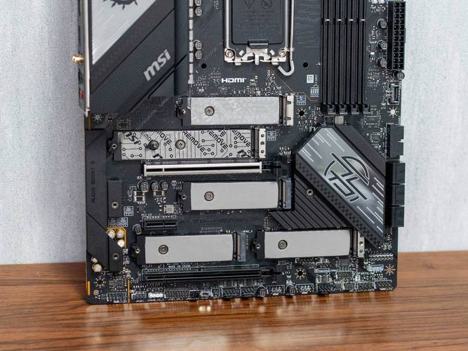 微星 MPG Z590 CARBON EK X 主板深度评测：EK 定制水冷头 + 强悍供电的 ATX 旗舰