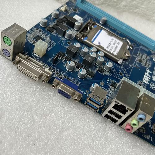 Micro ATX主板电路板细节