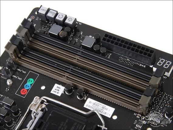 主板CPU插槽与内存规格细节