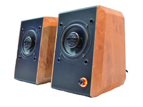 伍歌W-15 vs 麦博A6352 深度对比：2.0声道与2.1声道桌面音箱之争