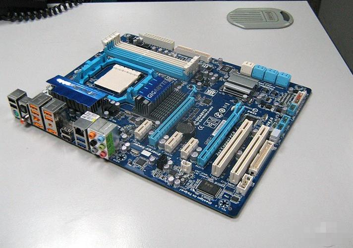 主板包装与购买场景