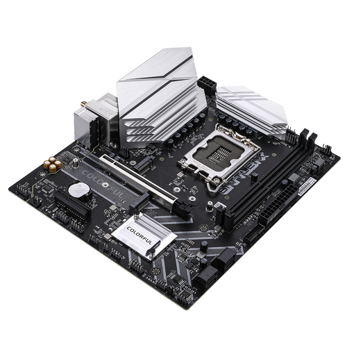 主板 PCIe 和存储接口特写