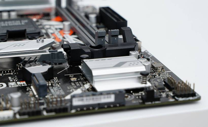 主板购买决策与硬件选择