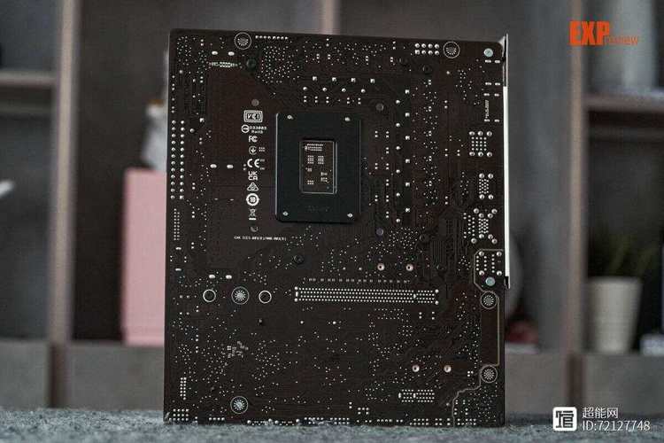 LGA1700 CPU插槽与内存槽布局