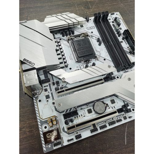 纯白 PCB 主板电路板设计